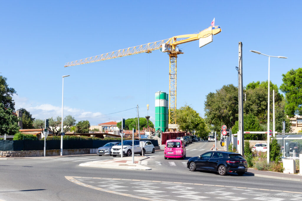 53 avenue des Martyrs de la Résistance 06600 Antibes Villa Rosa septembre 2025 la grue